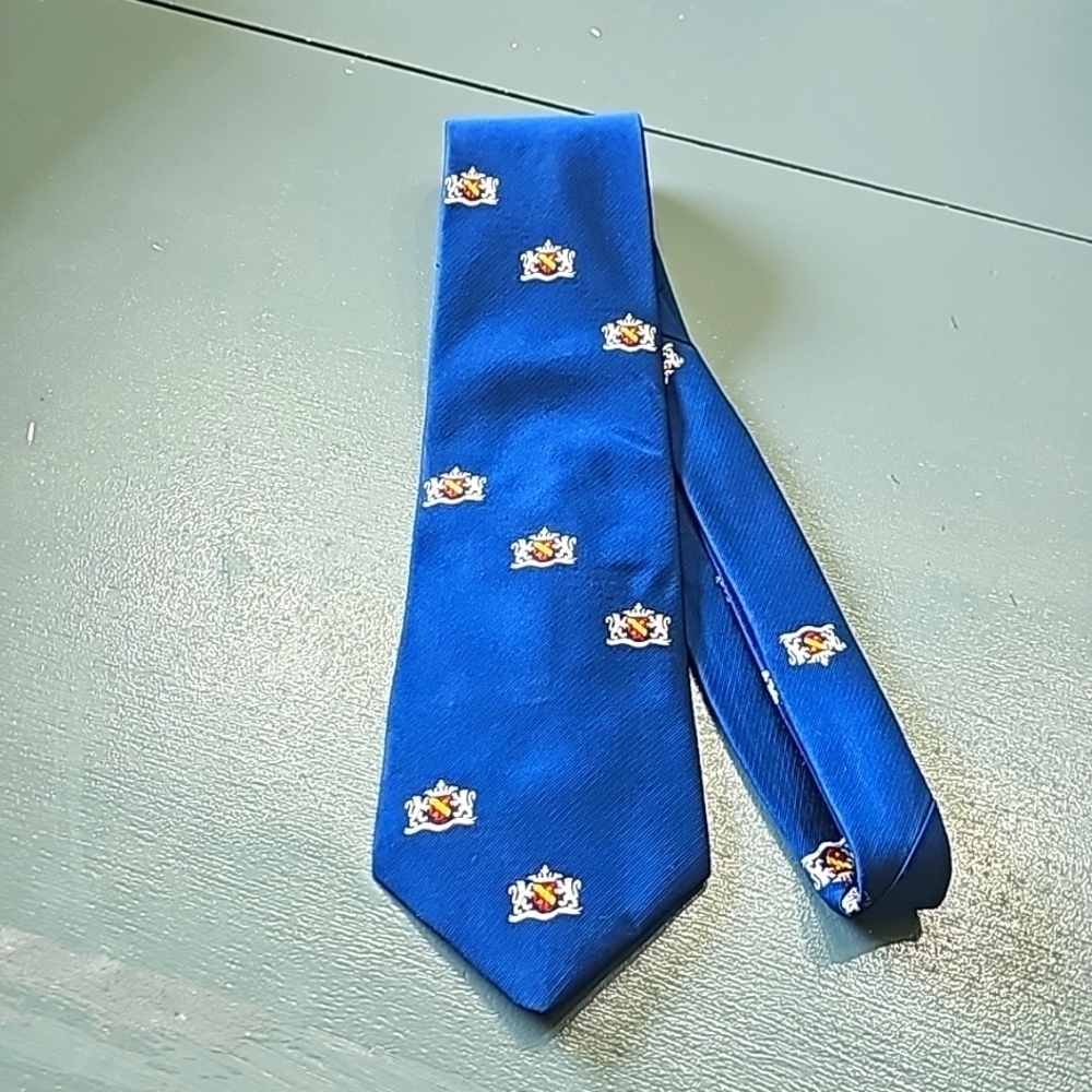 WEMBLEY‎ VINTAGE MENS BLUE TIE WITH FLAGS.